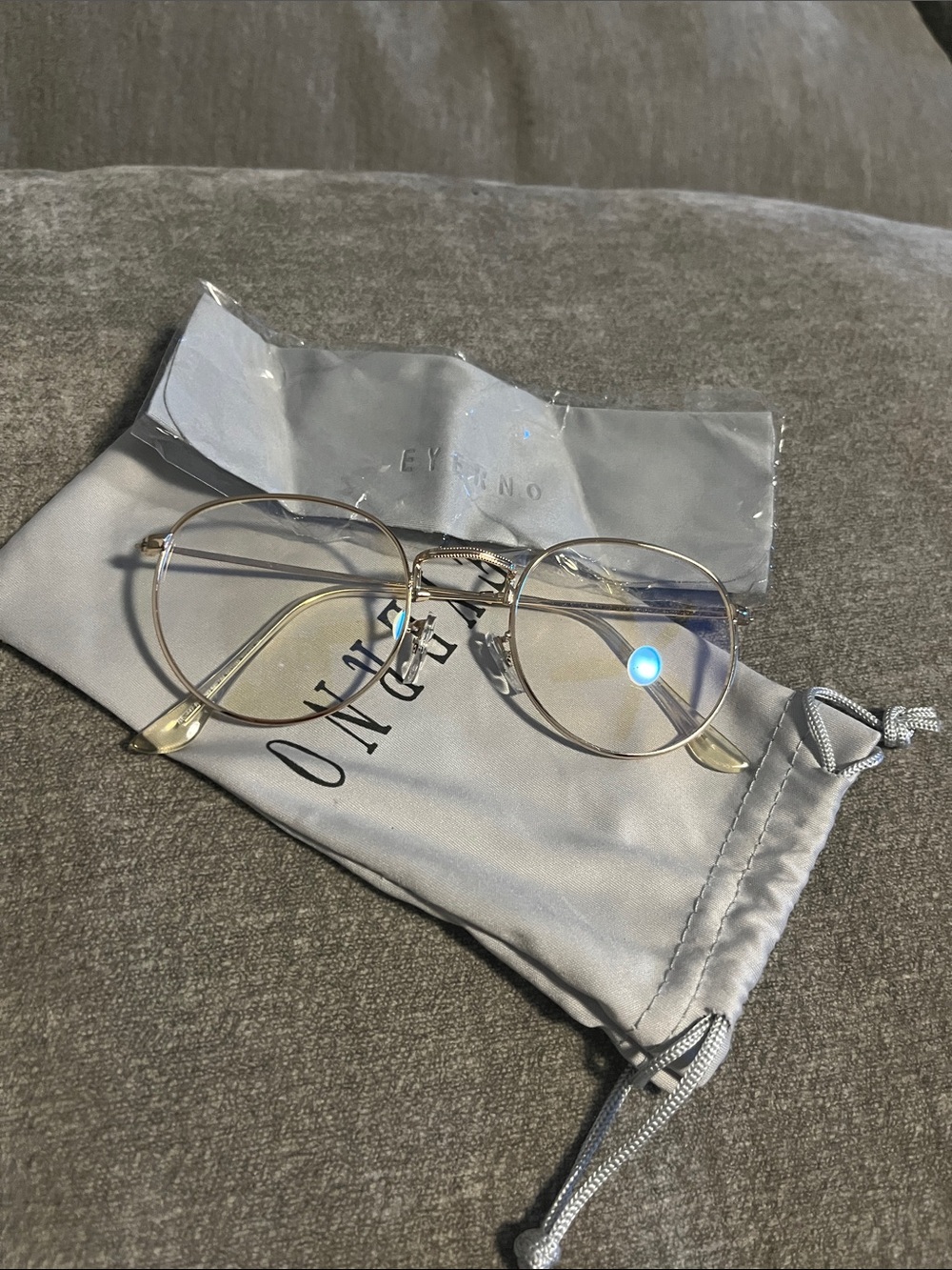 EYERNO Classic Round Metal Frame Glasses in Silver